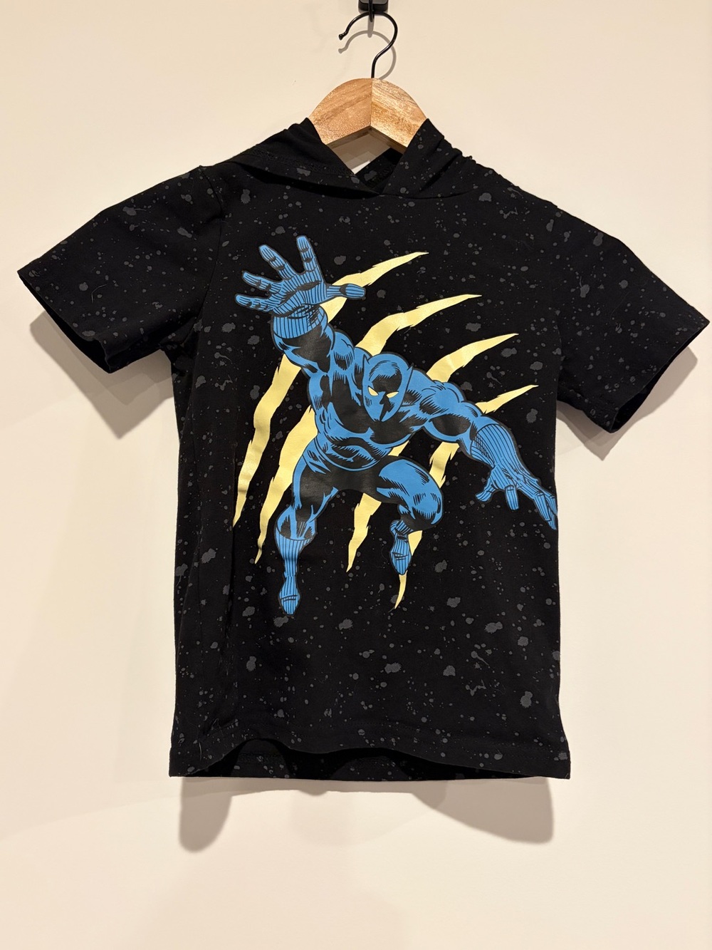 NWOT Marvel 7 Black Black Panther Claw Graphic Hooded T-Shirt Hoodie